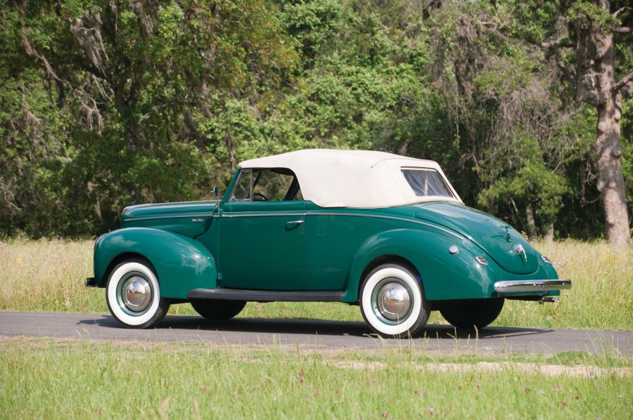  Ford DeLuxe Convertible Coupe 1940 года  (фото 41 из 80)